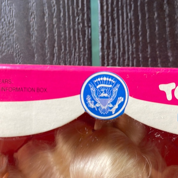 - NRFB - Rare Barbie For President- Recalled for Using Presidential Seal 😳 - Picture 2 of 9